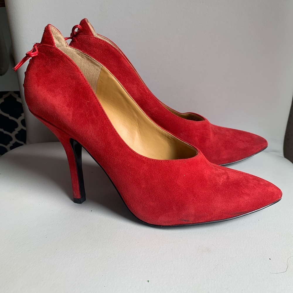Red hot heels.